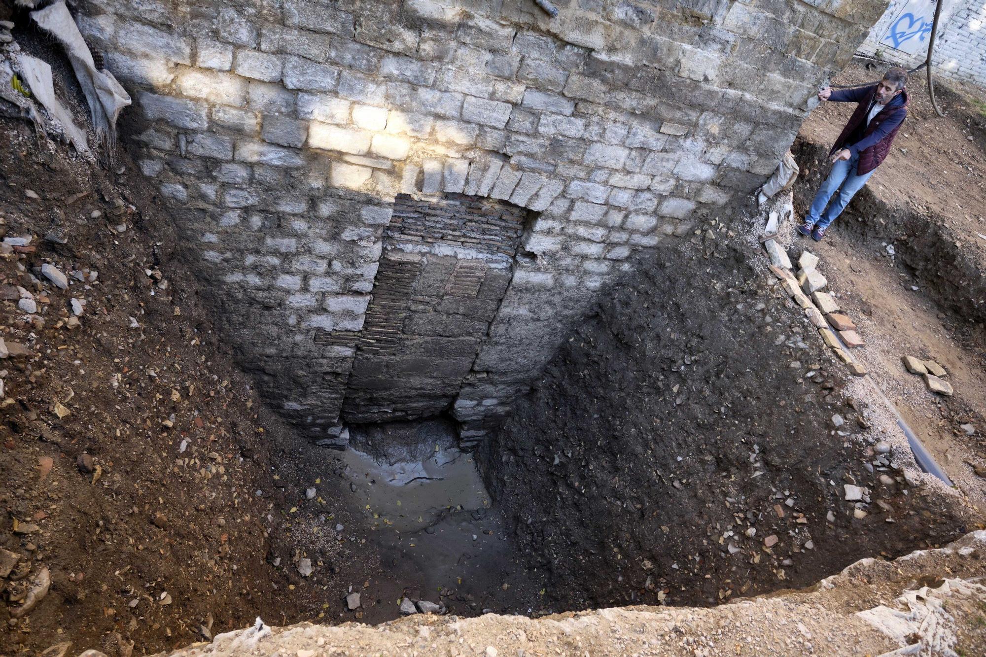Excavación arqueológica en la trasera de la Catedral de Pamplona