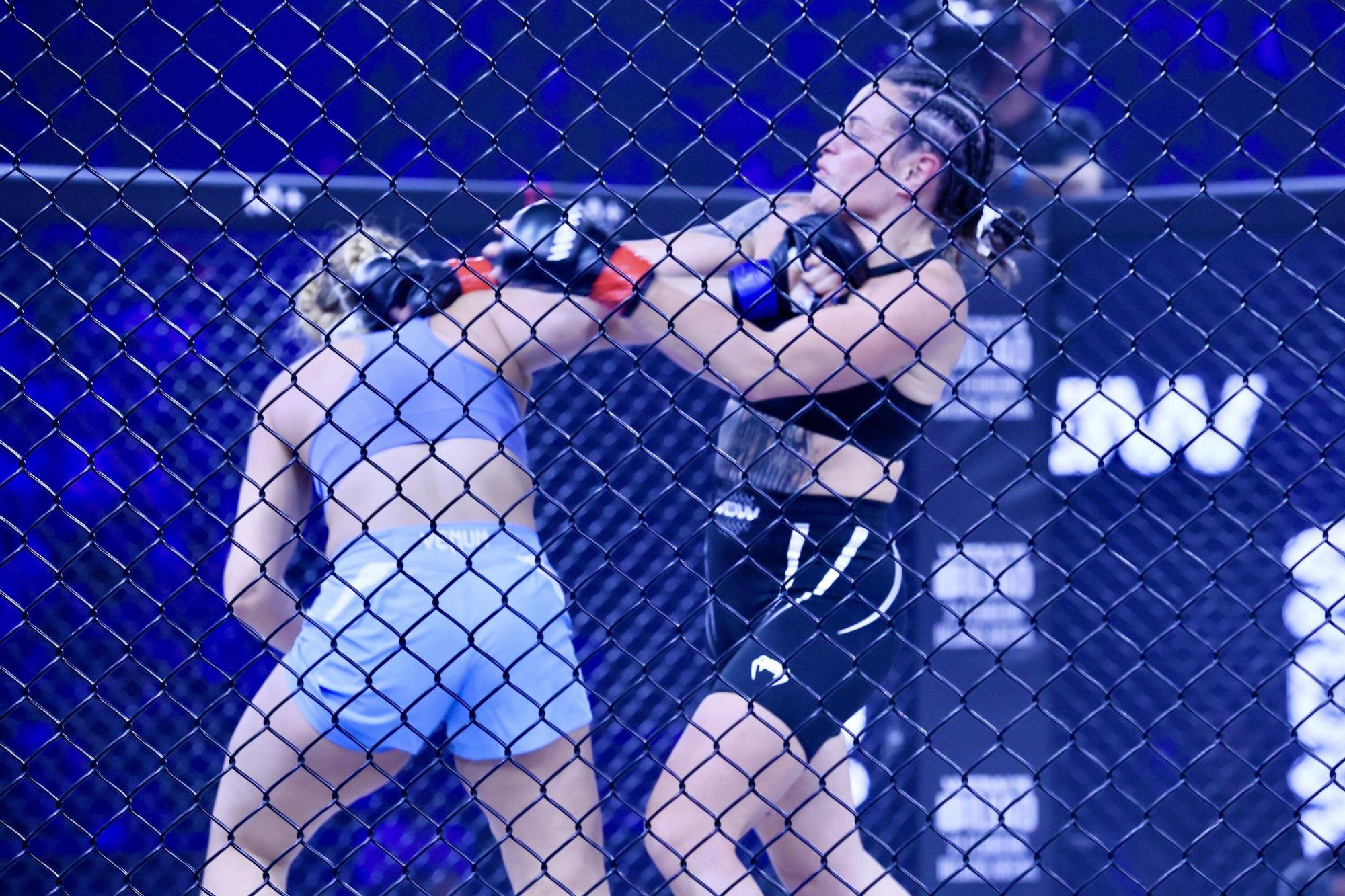 En imágenes: El Buesa se rinde al MMA con Topuria como estrella