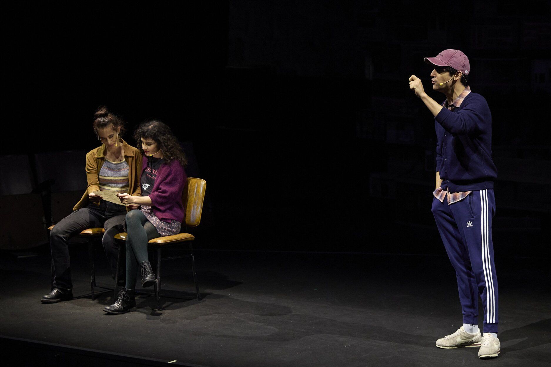 Imágenes de la obra 'Los Brutos' en el Festival de Teatro de Olite