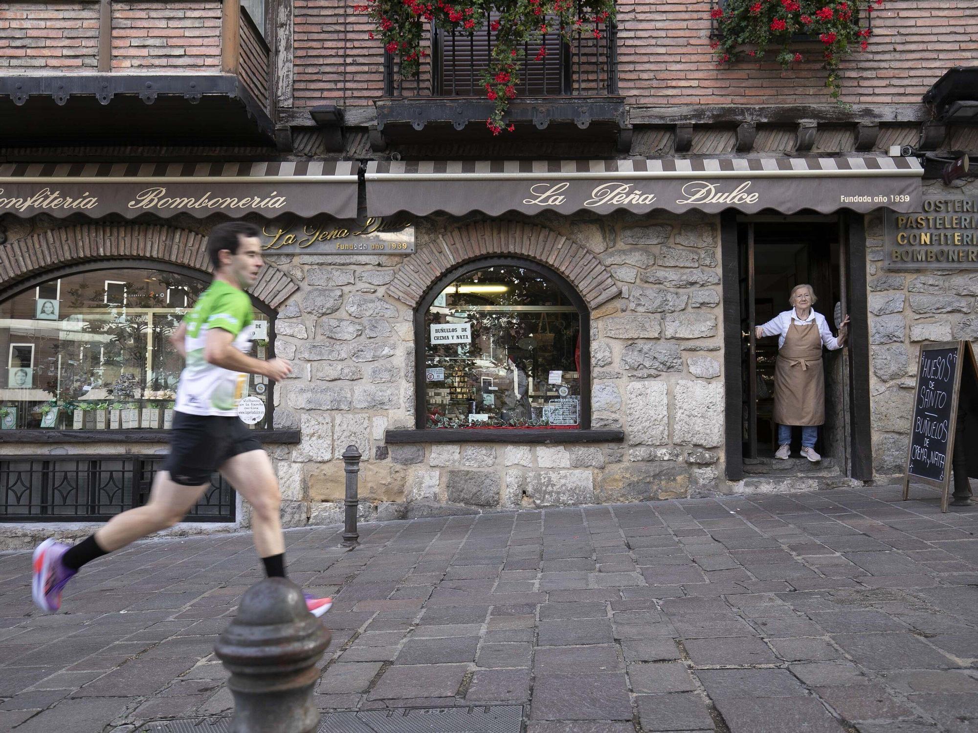 En imágenes: Miles de personas participan en La Conquista de la Almendra