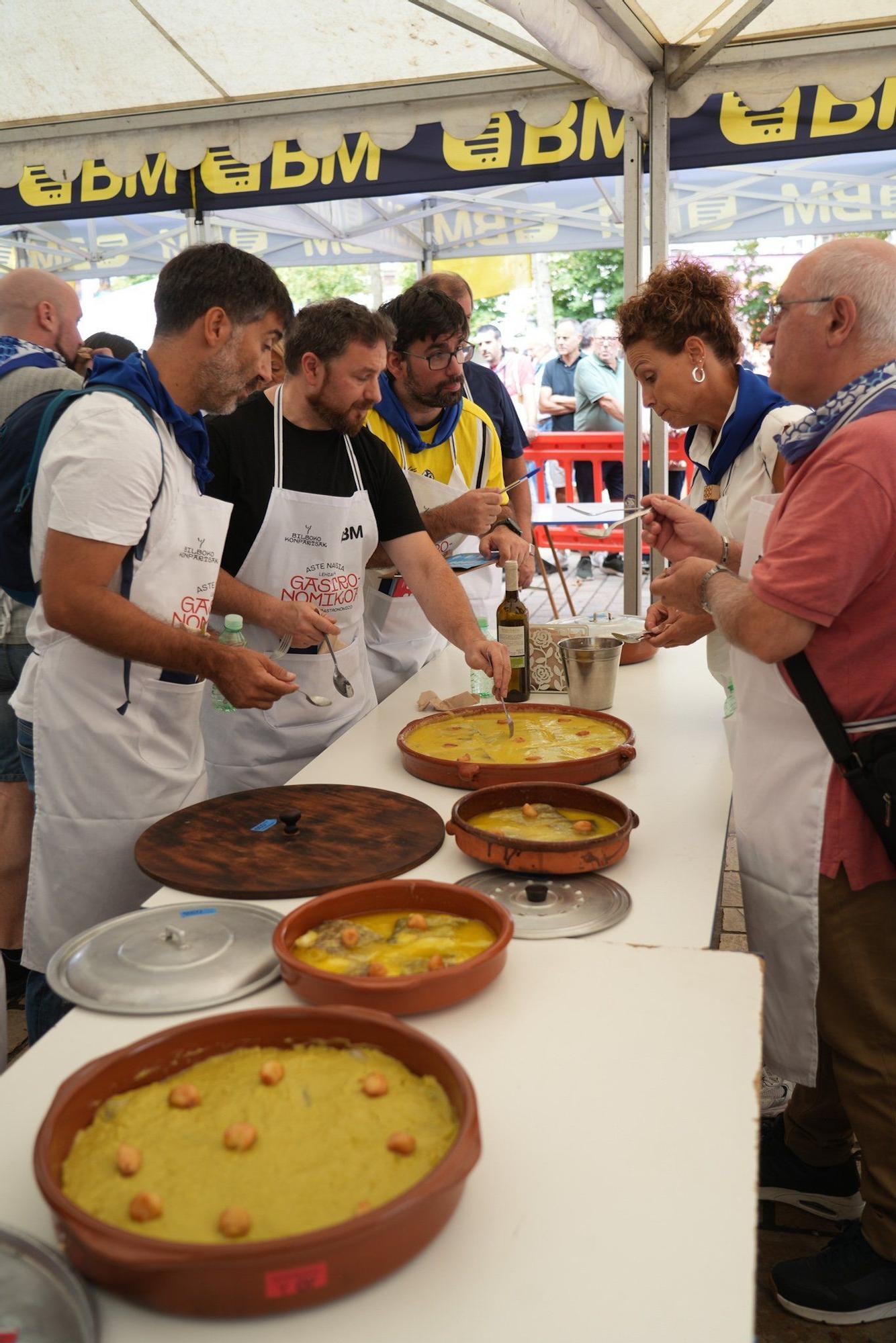 En imágenes: el bacalao al pil-pil toma El Arenal