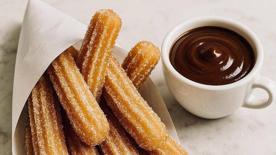 Receta de invierno: el secreto de un chocolate con churros caseros