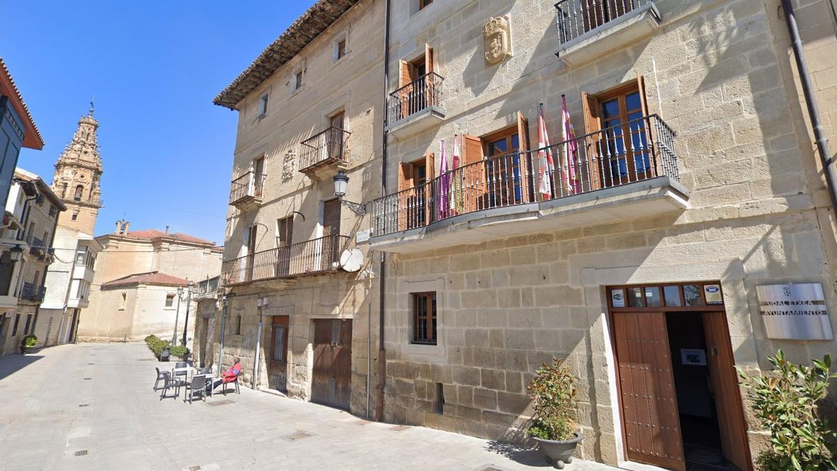 Entrada al Ayuntamiento de Oion