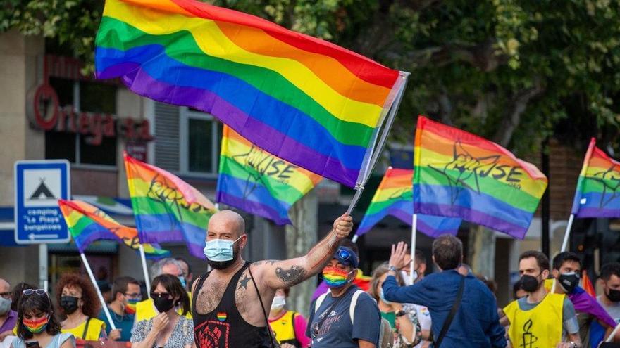 Participantes en la manifestación con motivo del Día del Orgullo LGTBI+.