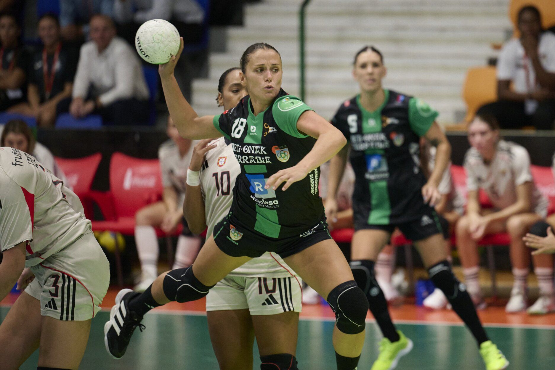 Fotos de las semifinales de la Supercopa Ibérica de balonmano en Anaitasuna