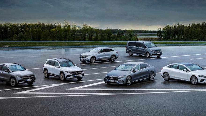 Estampa familiar del clan de modelos Mercedes-Benz electrificados, que sigue sumando integrantes.