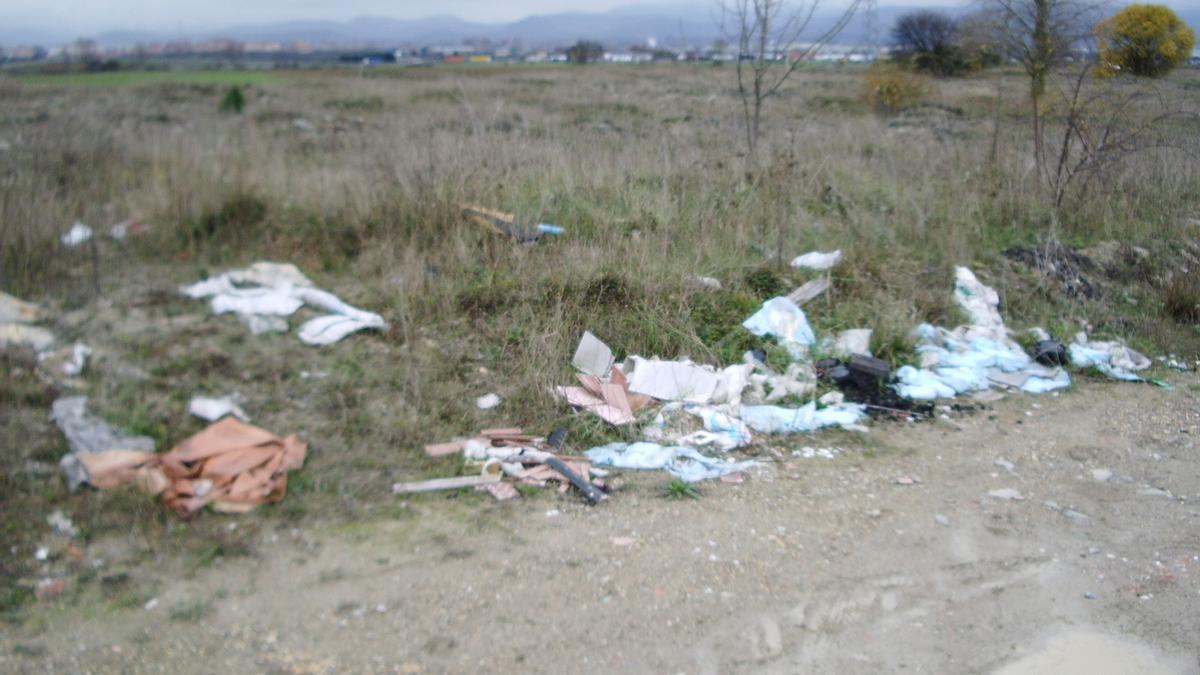Vertedero del entorno del aeropuerto
