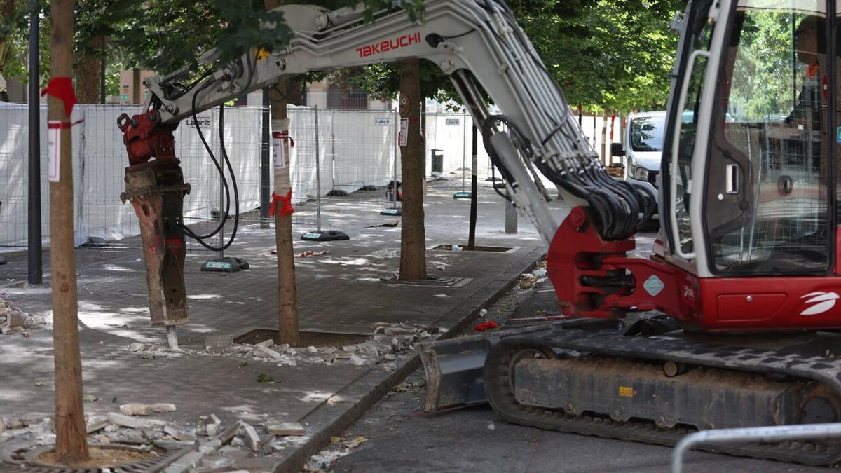 Una taladradora en la calle Sangüesa
