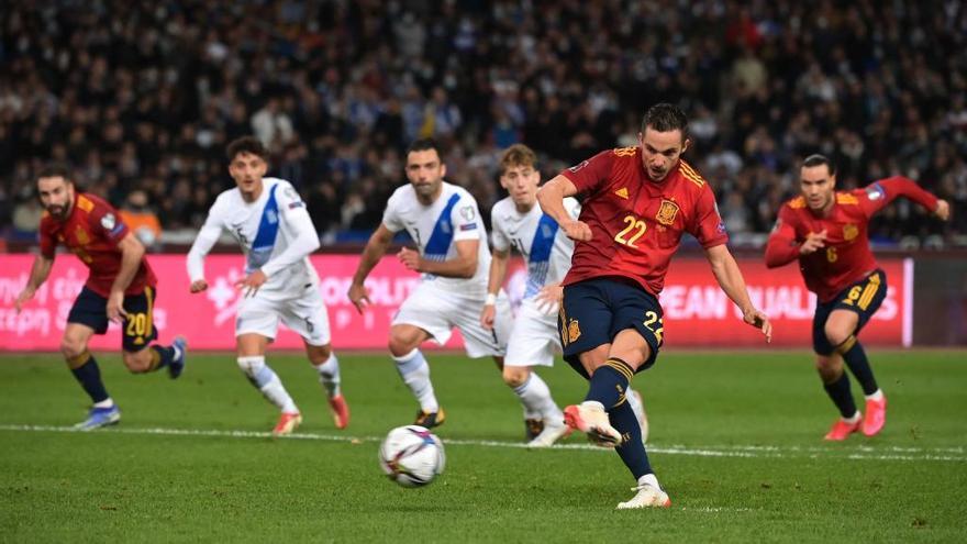 Sarabia, lanzando el penalti