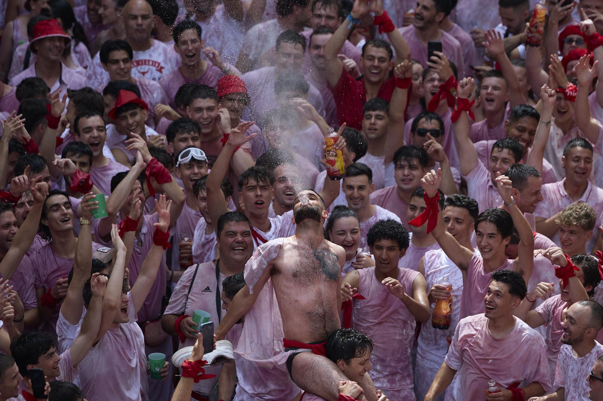 Fotos del  Chupinazo de San Fermín 2025 en Pamplona: ¡La fiesta más internacional se enciende con un grito solidario por Palestina!
