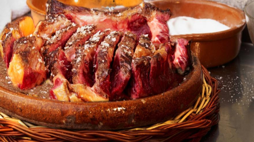 El asador a tan solo cinco minutos de Vitoria que enamora a dos famosos alaveses