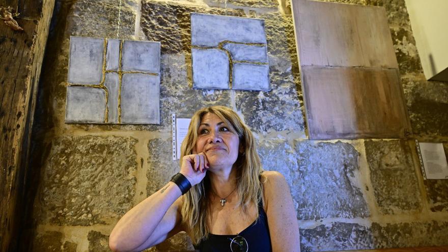 Las pinturas nacidas en un diván que han llenado los bares del Casco Viejo de Bilbao