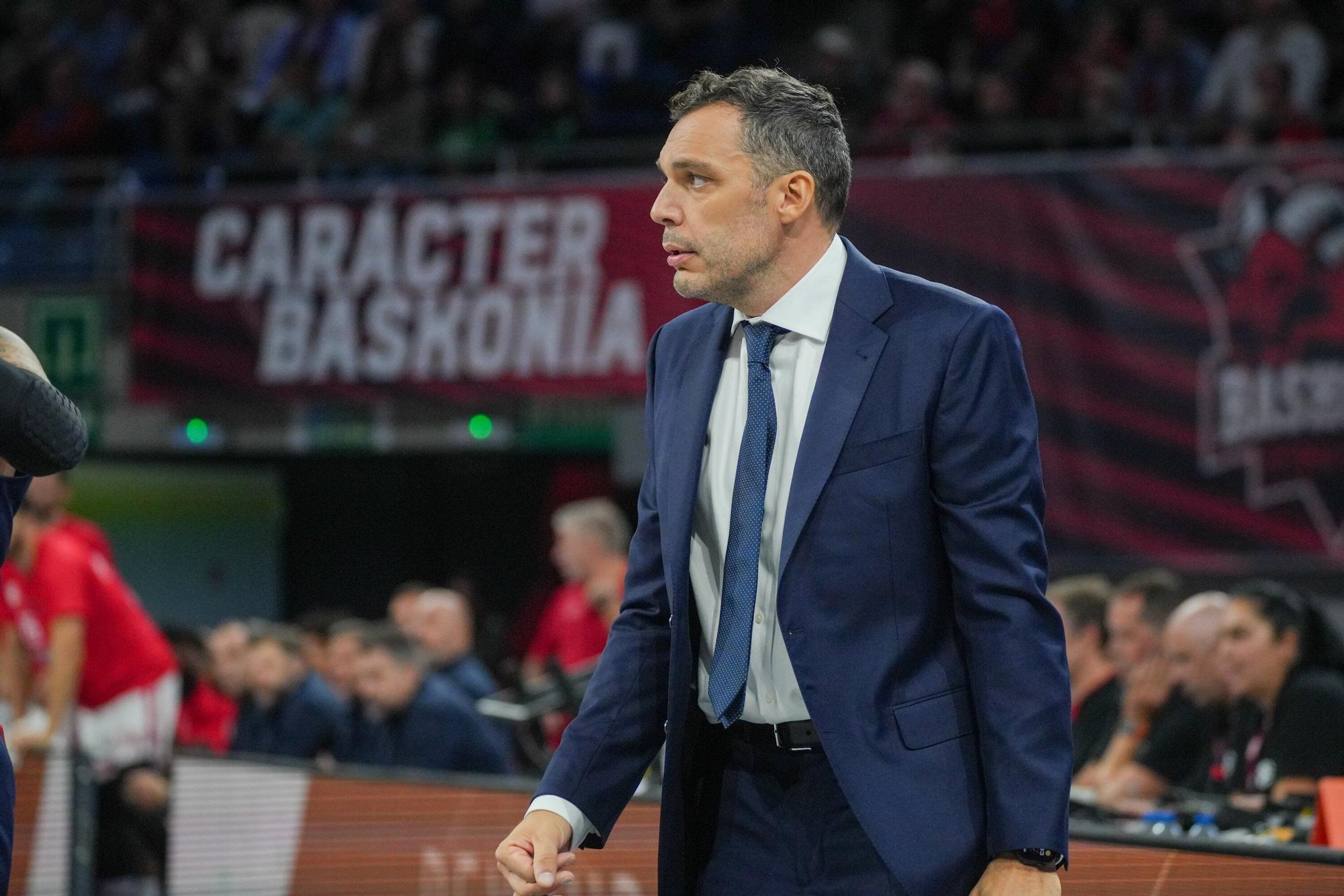 Todas las imágenes del Baskonia - Olympiacos en el Buesa Arena