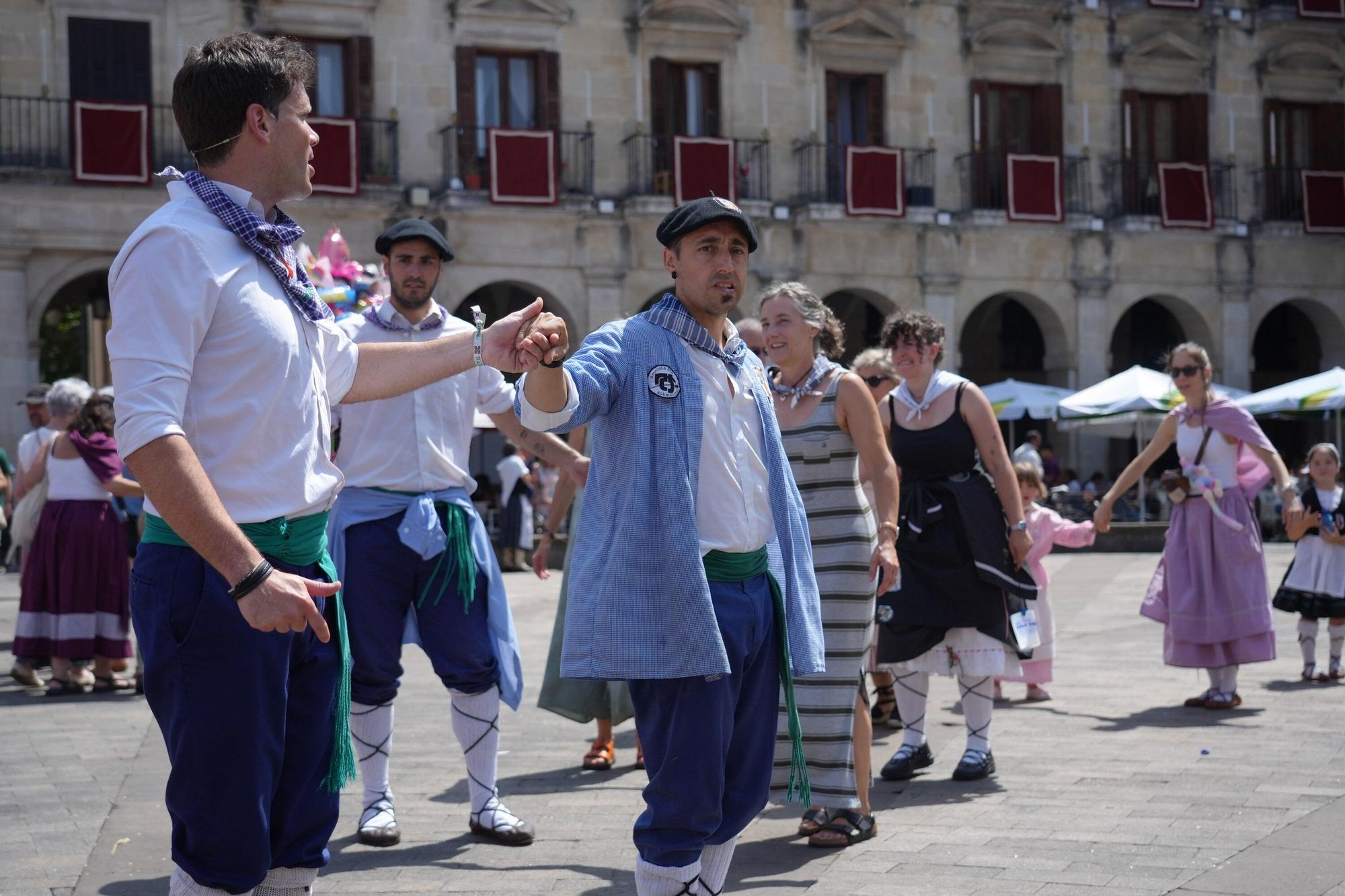 En imágenes: Otro día de fiesta en Vitoria-Gasteiz