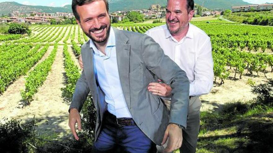 Sánchez y Casado usan la campaña vasca para su pugna en clave estatal