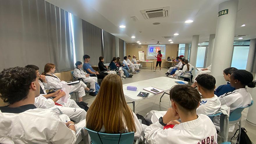 80 personas tomaron parte del Curso de Formación de Árbitros y Jueces de Taekwondo
