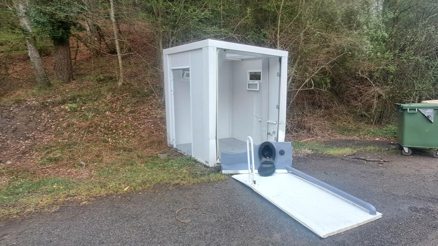 Destrozan el nuevo baño químico del parque natural del Gorbea