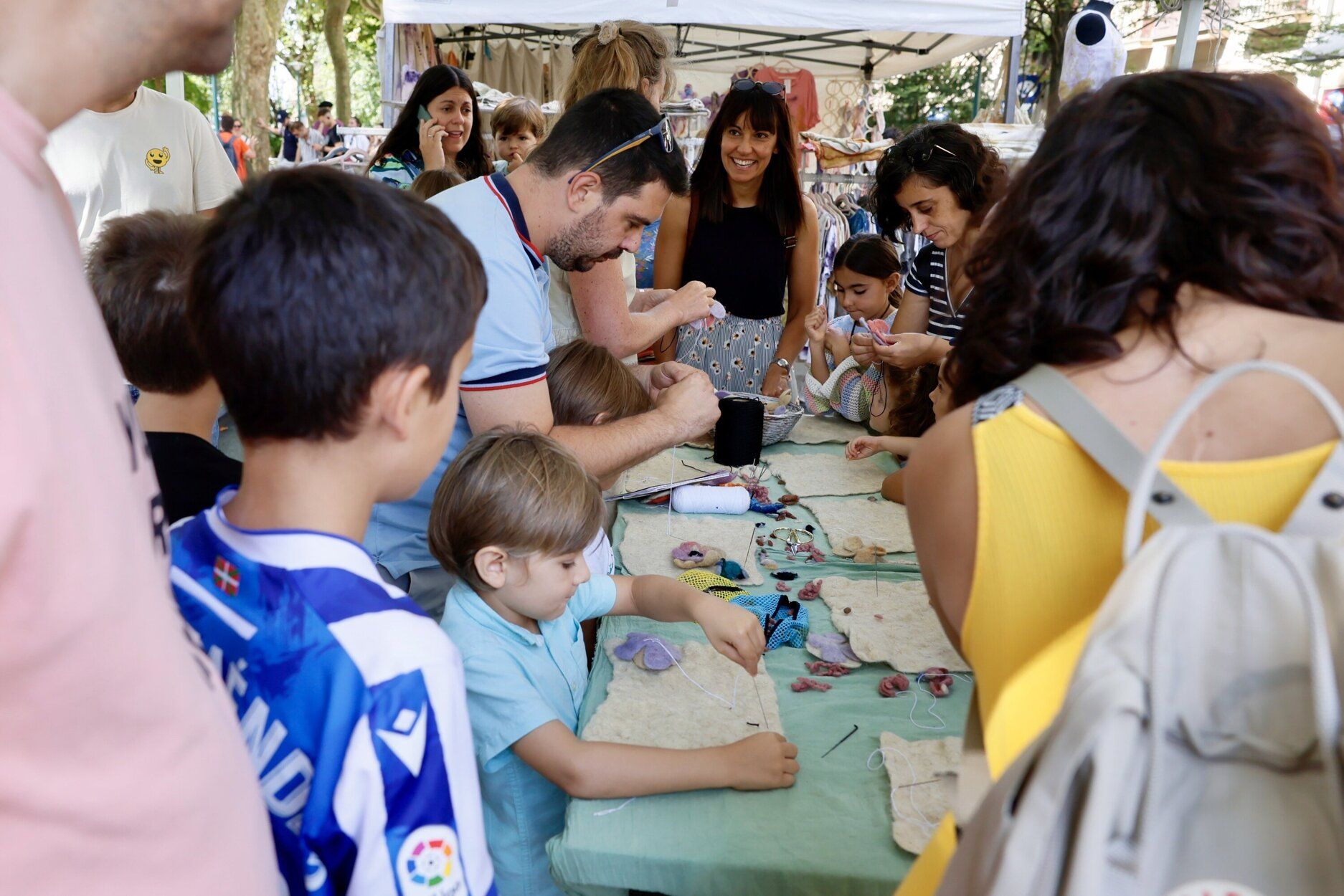 Taller de flores con lana.