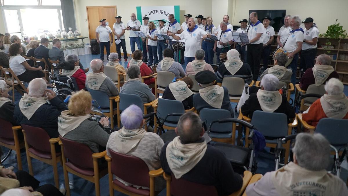 La música fue protagonista en la celebración del 20 aniversario de la residencia Marcelo Gangoiti de Muskiz.