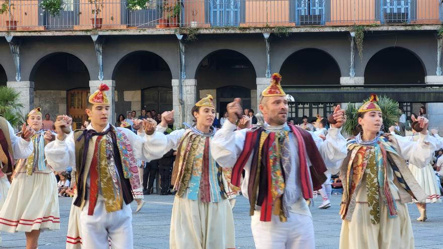 Sahatsa Dantza Taldea inundará de folklore la plaza de Azkoitia el sábado