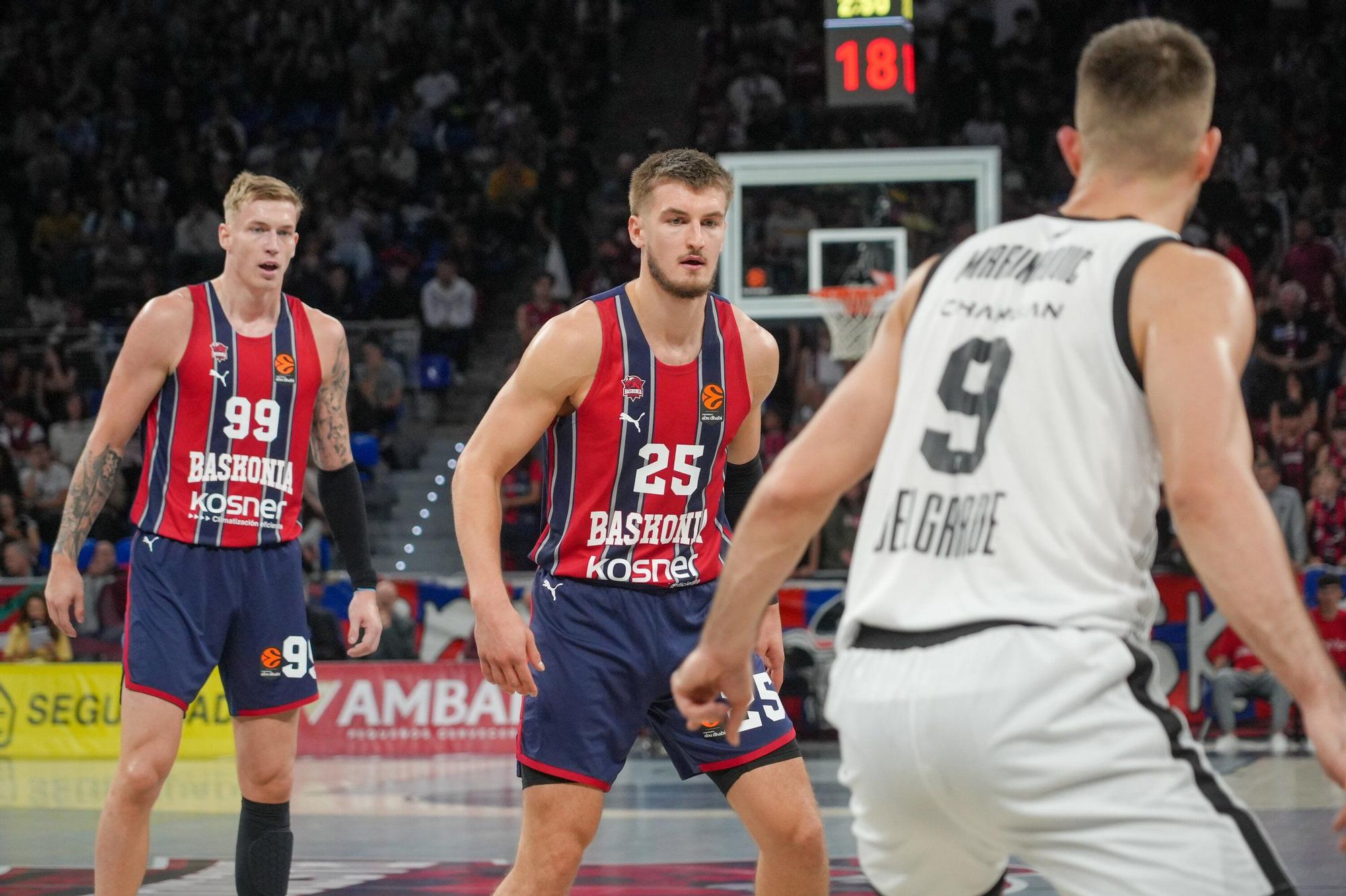 Todas las fotos del Baskonia-Partizan en el Buesa Arena