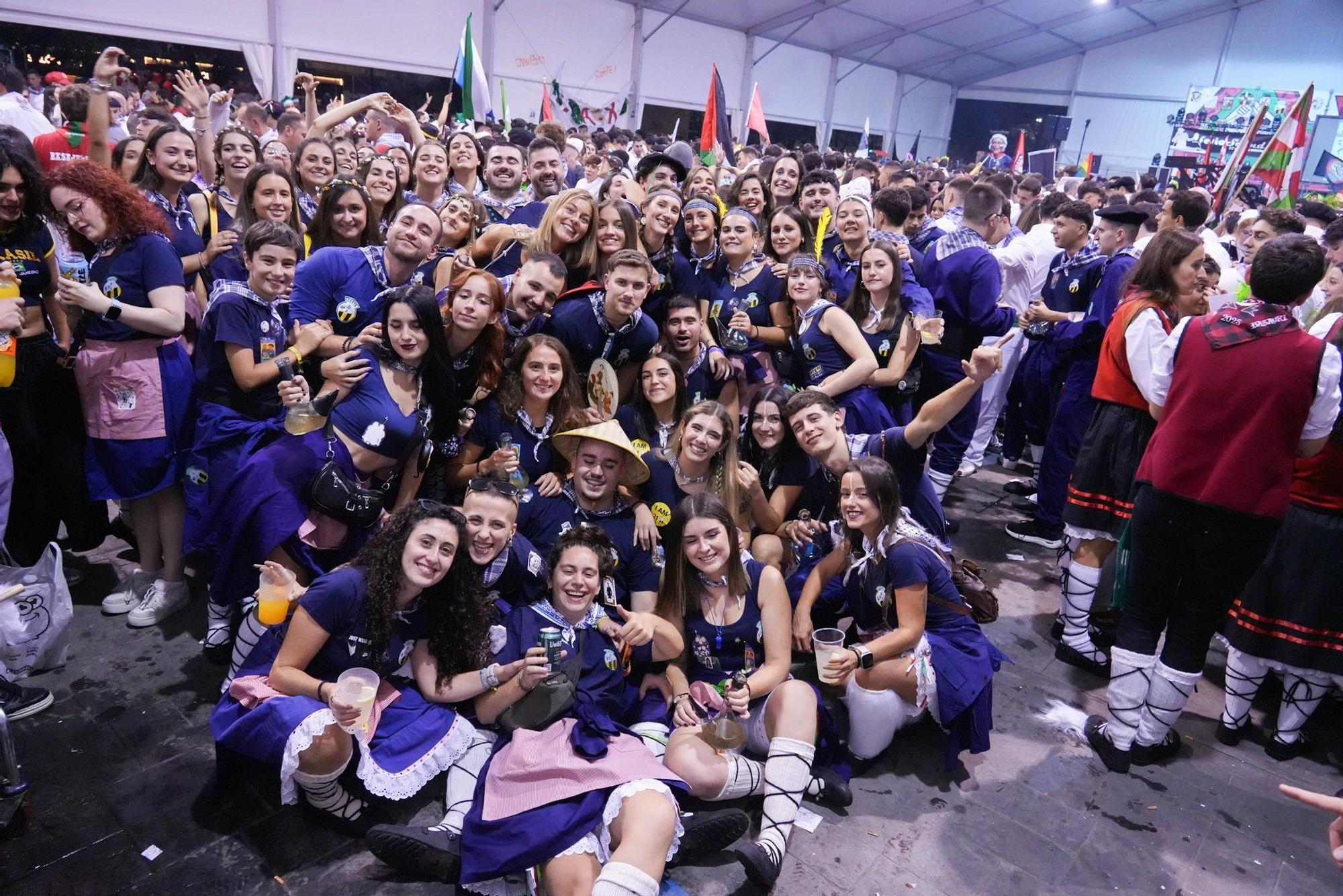 Yeray González da la salida a la intensa maratón de 9 días de fiestas de Basauri con las cuadrillas invadiendo las calles