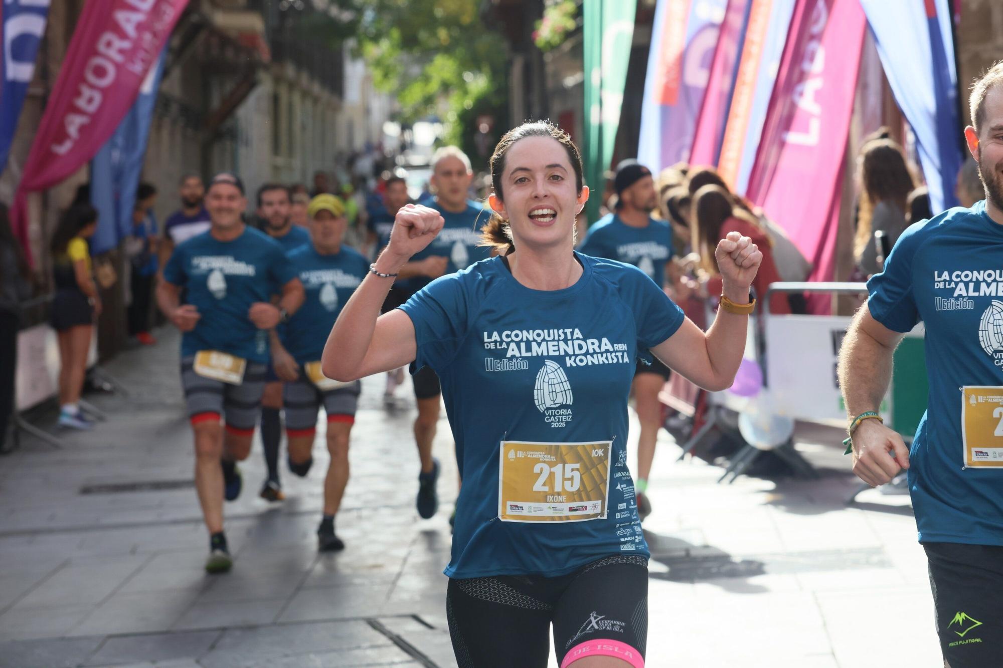 En imágenes: Miles de personas participan en La Conquista de la Almendra