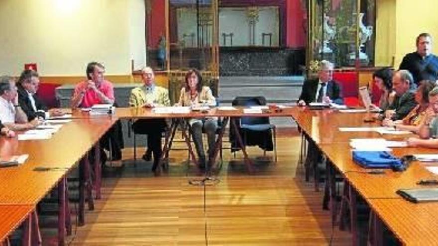 Una de las cuatro reuniones que ha tenido el Consejo Asesor de Planeamiento Municipal sobre Zorrotzaurre y que ha emitido un informe favorable a la modificación del PGOU.