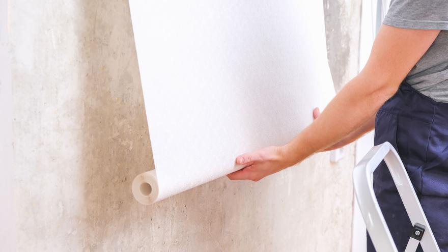 Cómo renovar una vivienda con murales de papel pintado