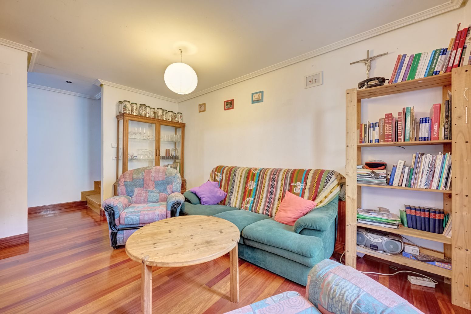 Un ático tríplex con alma en plena calle San Nicolás: vivir el Casco Viejo desde dentro