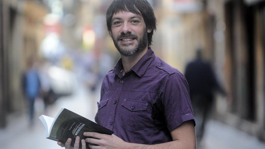 El pasaitarra Sergio Pereira presenta su última novela en los cuatro distritos