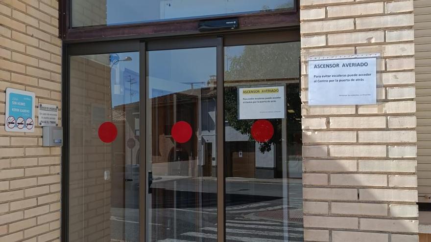 El centro de salud de Tafalla, sin ascensor desde hace semanas: "No podemos seguir esperando"