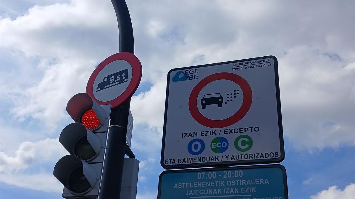 Cartel de entrada en Zona de Bajas Emisiones, Euskadi.