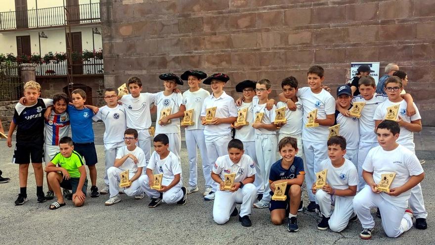 Irurita B, campeón del campeonato de laxoa joven
