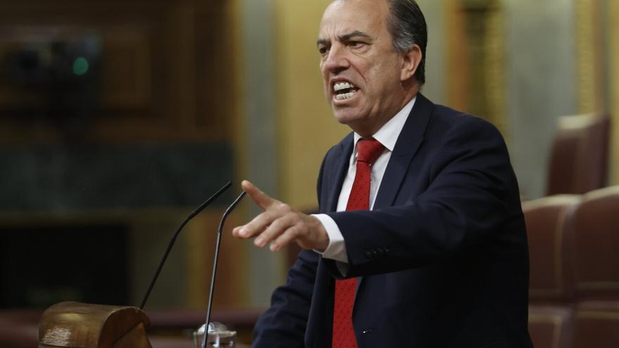 Cuatro letras a... Carlos García Adanero