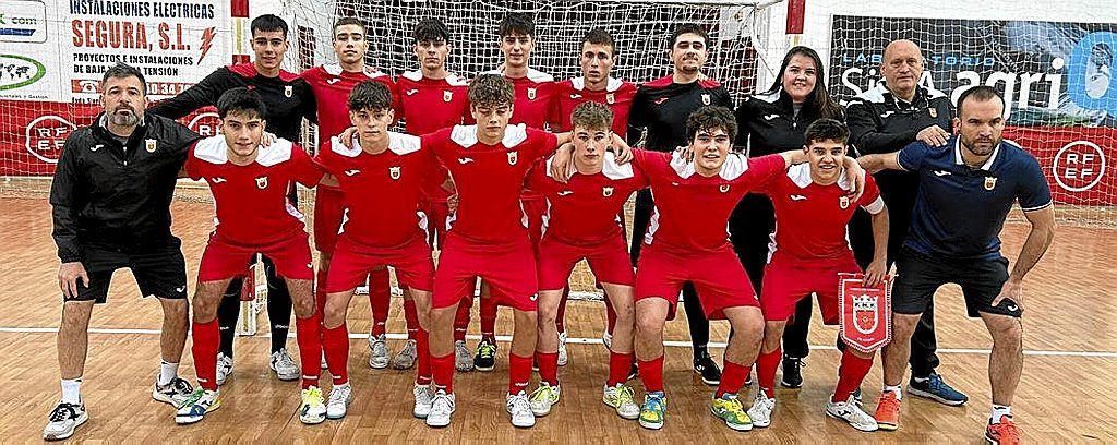 La sub-19 posa antes de medirse a Andalucía. 