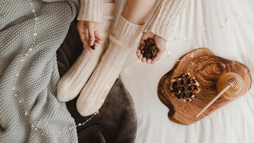 Si duermes sin calcetines, esto te interesa: un anestesista explica por qué deberías ponértelos