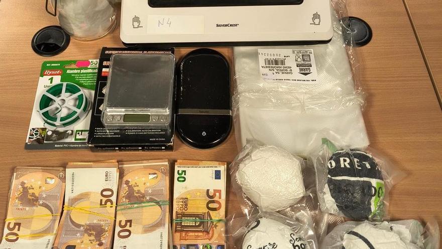 Pillan a un hombre de 68 años de Nabarniz con más de medio kilo de cocaína en su casa