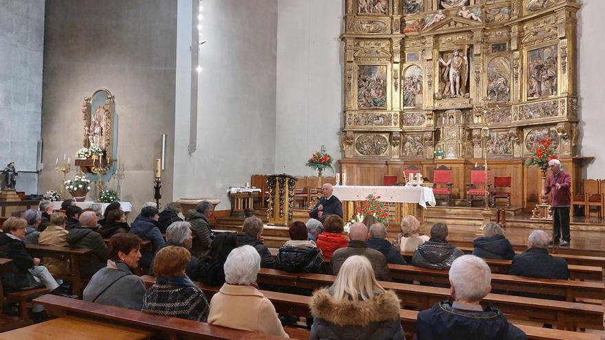 Tafalla estrena "con éxito" las visitas guiadas a los altares mayores