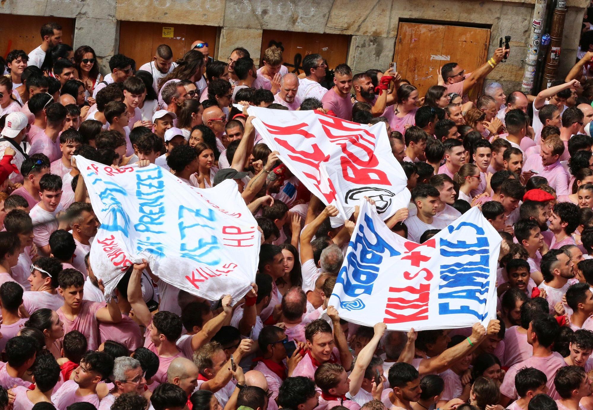 Fotos del  Chupinazo de San Fermín 2025 en Pamplona: ¡La fiesta más internacional se enciende con un grito solidario por Palestina!