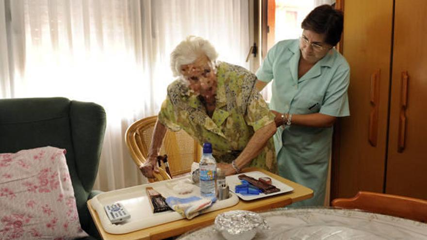 Una beneficiaria del SAD, en 2009, cuando participó en un reportaje para este periódico.