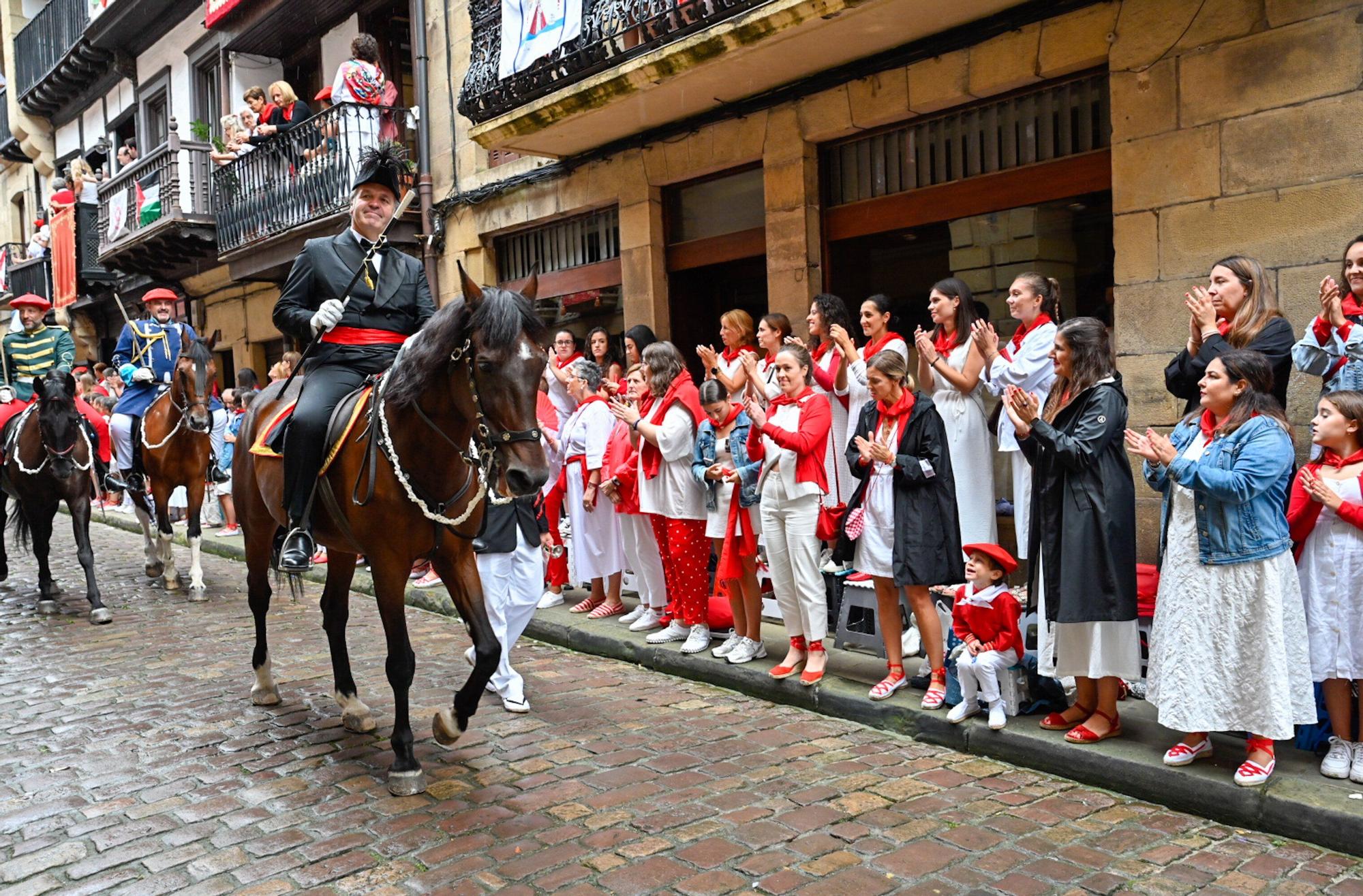 Fotos del Alarde tradicional 2025 por las calles de Hondarribia