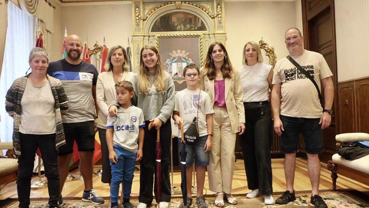 Presentación y entrega de avíos a Edurne y Celedón Txiki