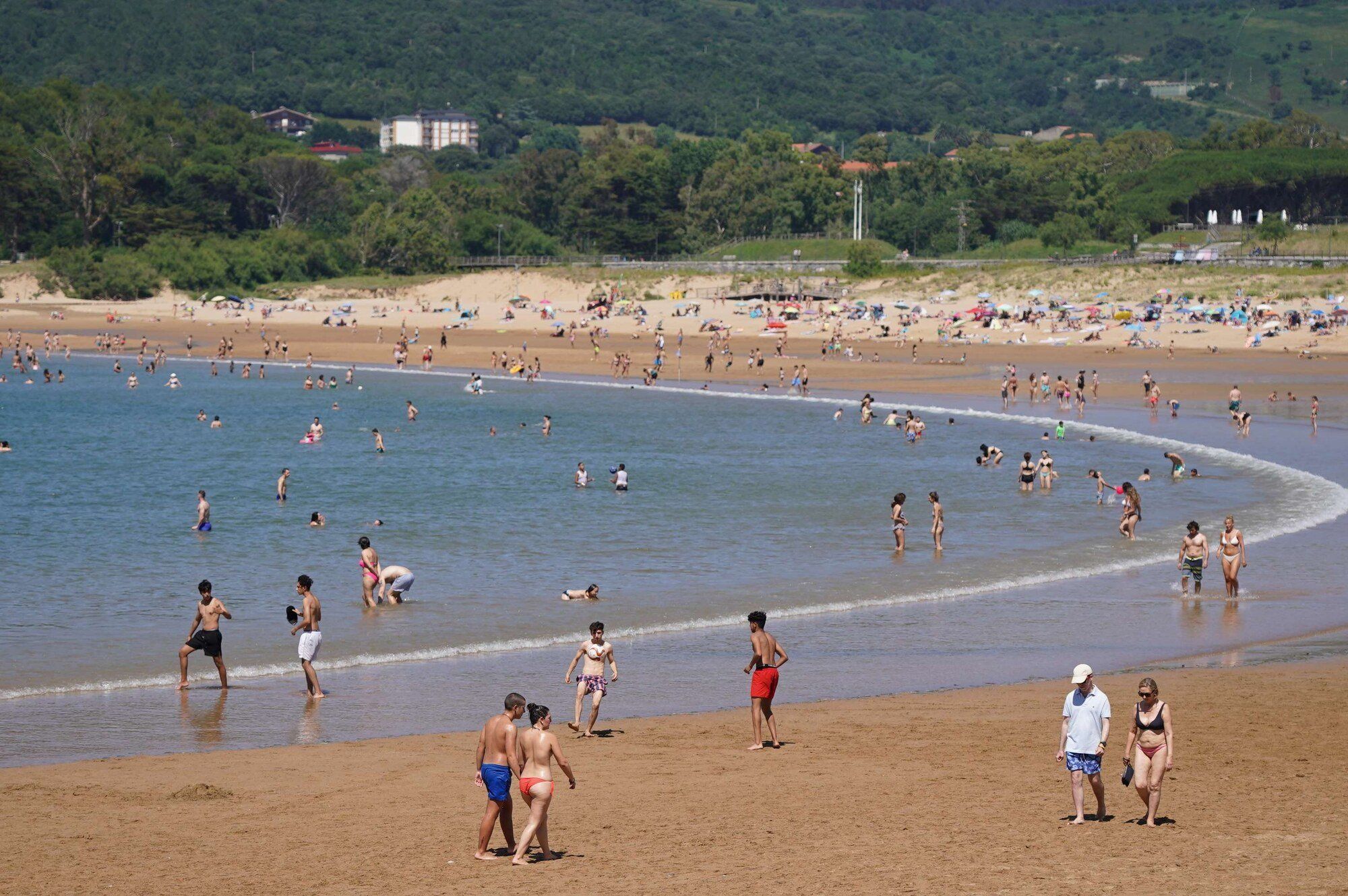 Jornada soleada para disfrutar de la playa.jpg