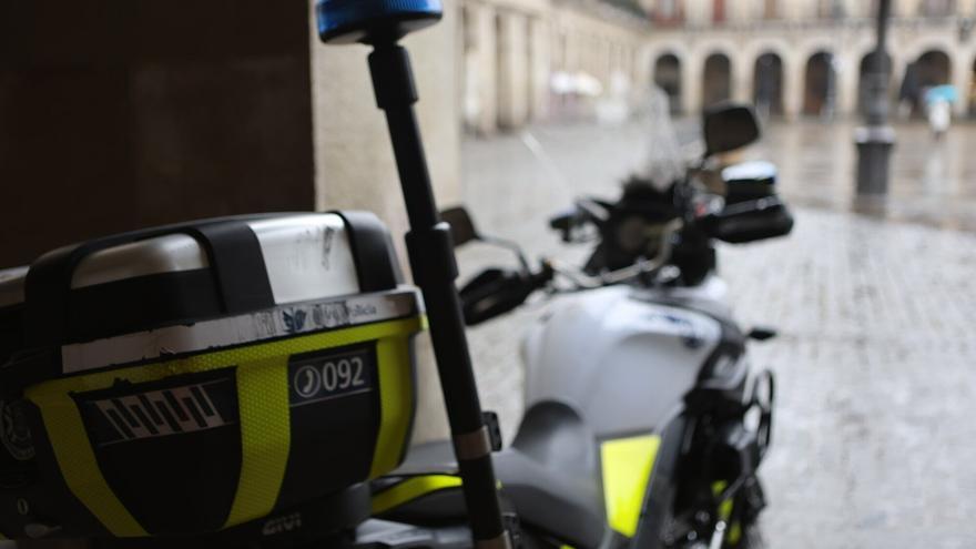 Detenido en Vitoria por agredir y vejar a su pareja e insultar a su hijo menor de edad