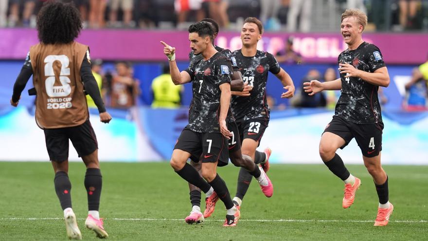 Eustaquio lleva a la gloria a Canadá, que se clasifica para octavos