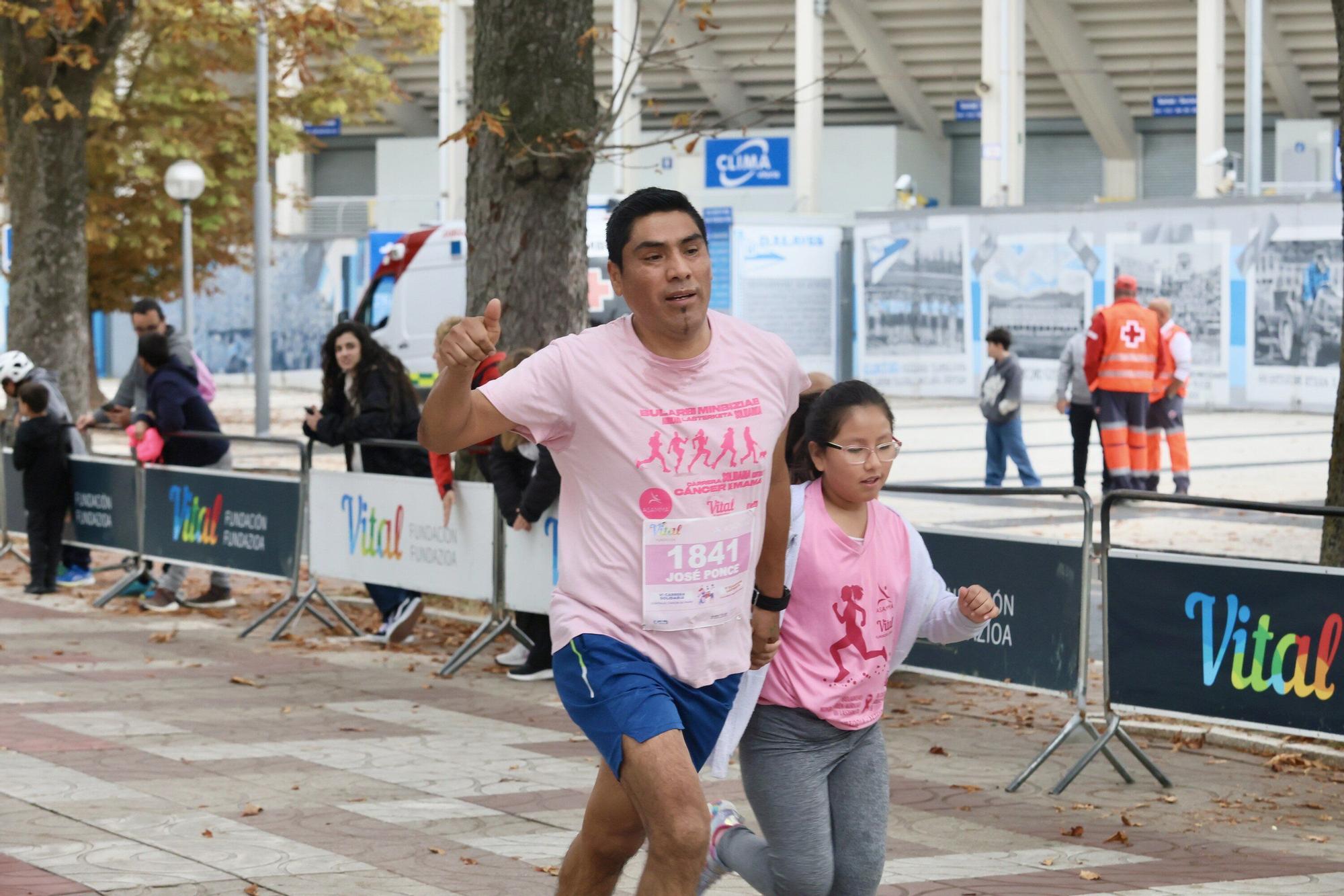 En imágenes: Vitoria se vuelca con la VI Carrera Solidaria contra el Cáncer de Mama