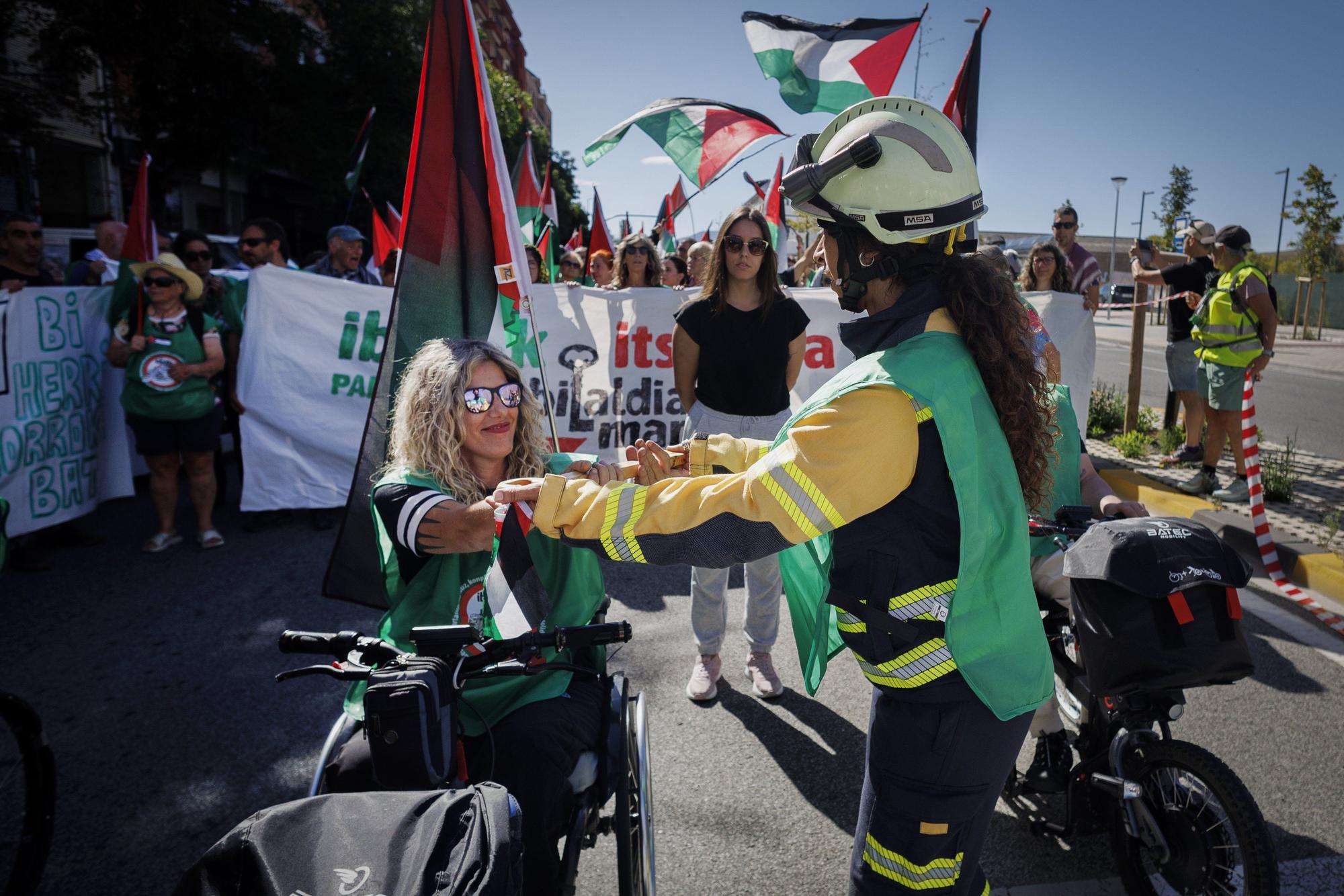 Ibaitik itsasora recorre Pamplona en solidaridad con Palestina