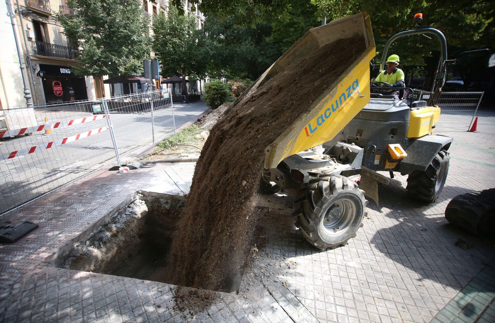Fotos del Inicio de las catas previas al comienzo de las obra del Paseo de Sarasate