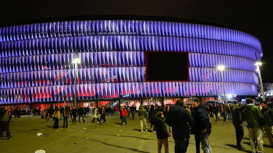 Reivindicación, tensión en la grada y una leve carga policial
